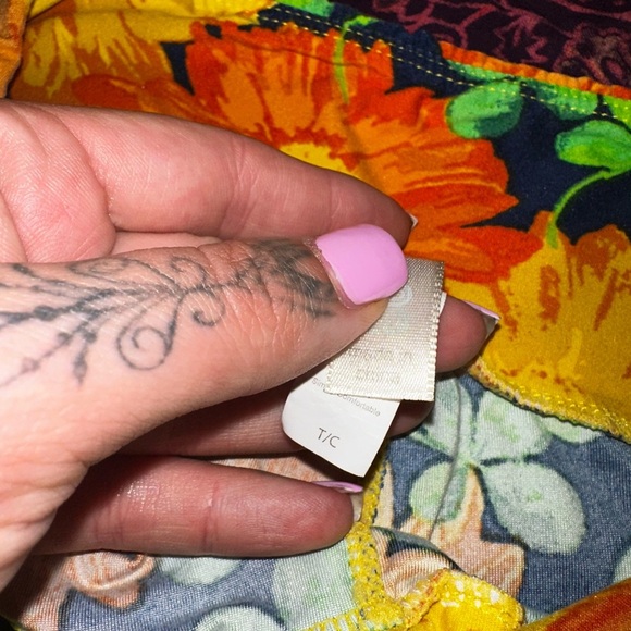 Vibrant Floral Leggings with Four Leaf Clovers - Picture 3 of 5